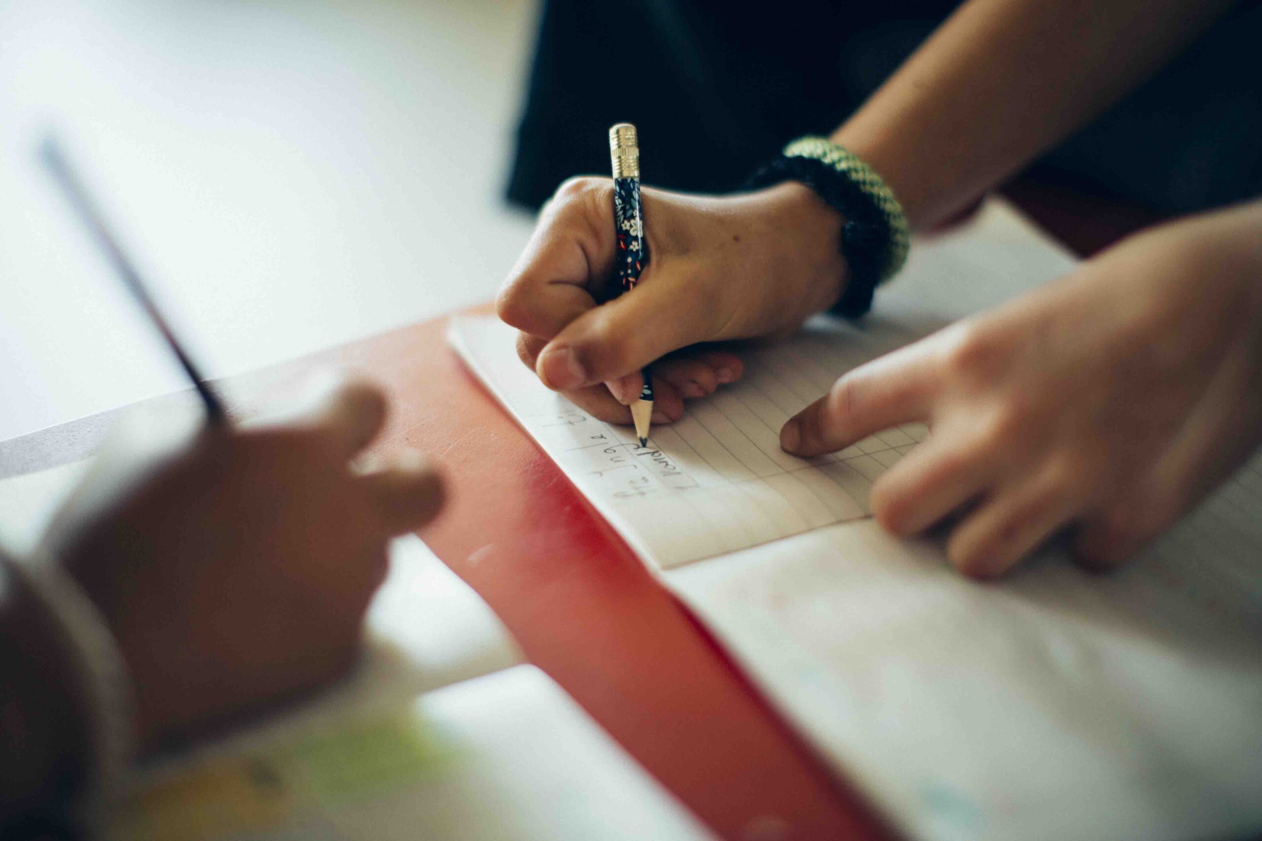 hænder  i skolen med skolevenner