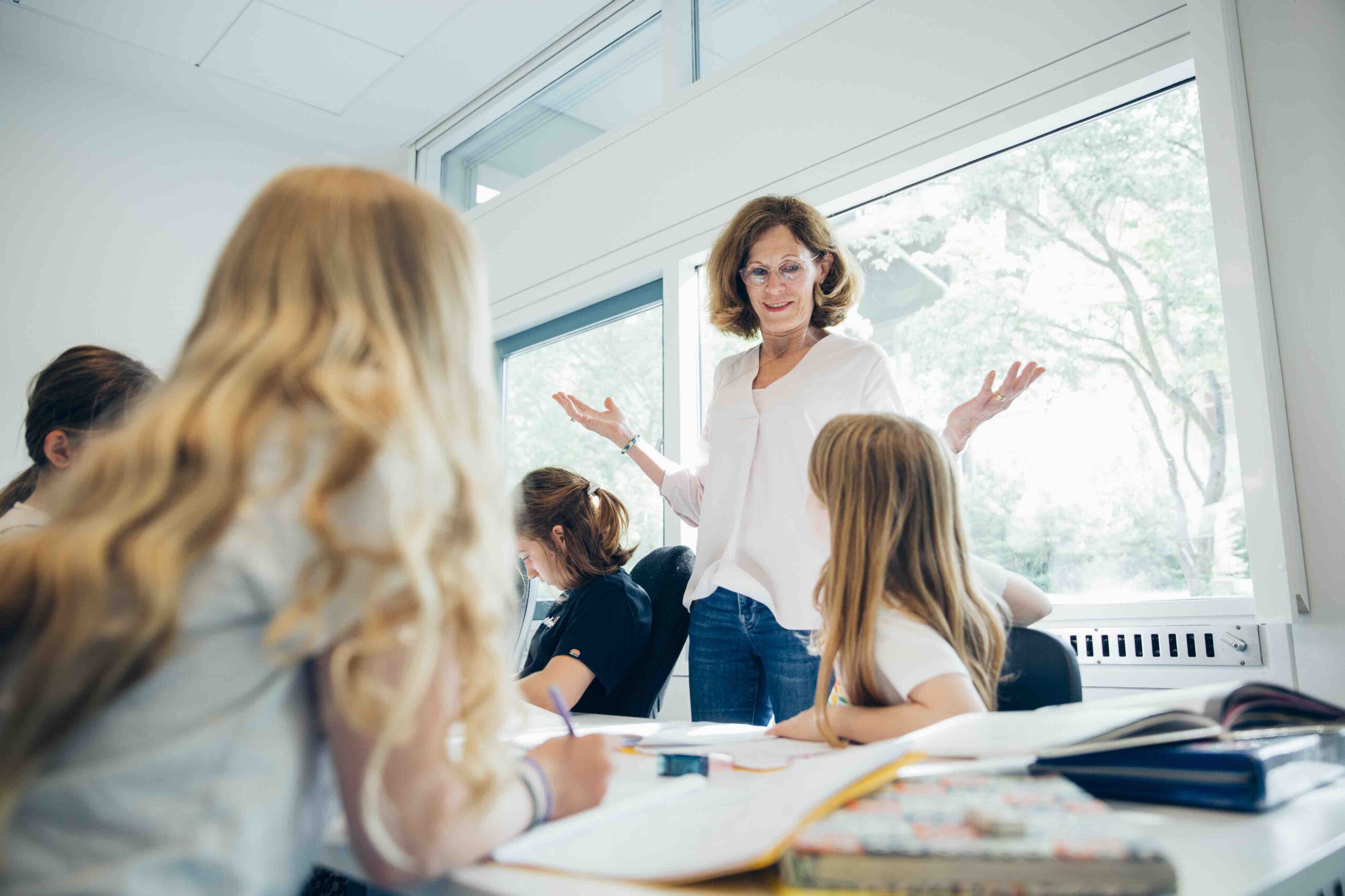Bente skoleven i skolen svenner